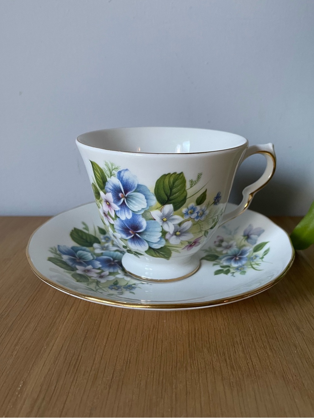 Vintage Midcentury Royal Vale Blue Pansy Teacup & Saucer Set Pattern 8609